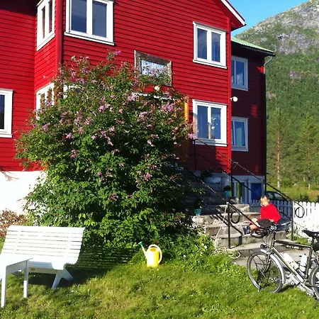 Nigardsbreen Lodge